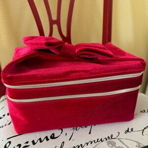 2024 Estee Lauder Red Velvet Holiday Beauty Travel Case Bow Handle 11"x8"